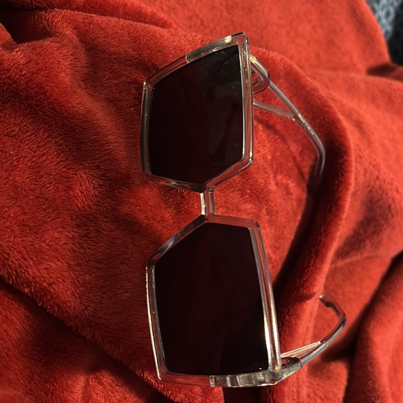 Stylish Square Sunglasses - Picture 9 of 10
